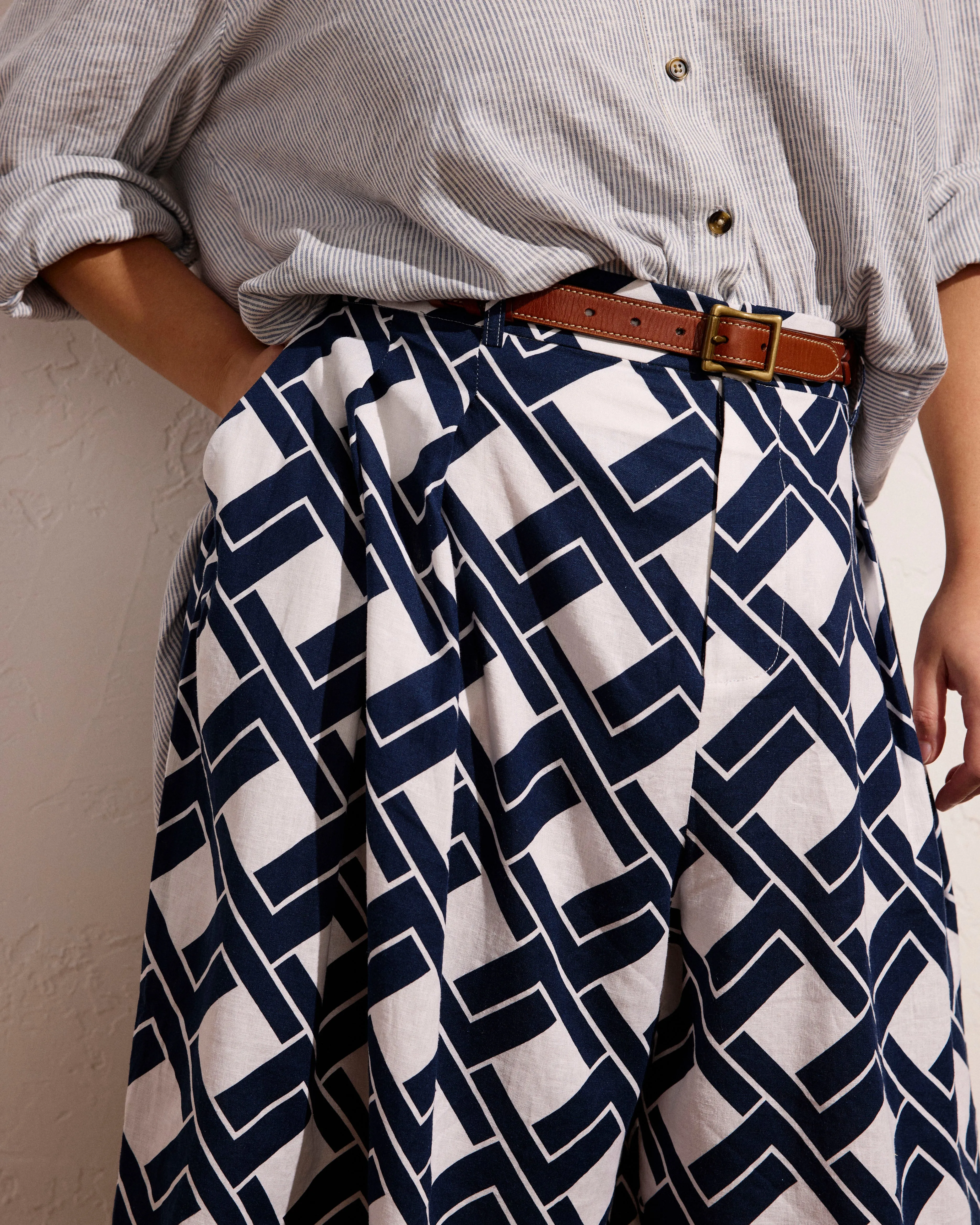 Seaport Tailored Linen Short - Geometrica Print sold by Universal Standard product image thumbnail 3