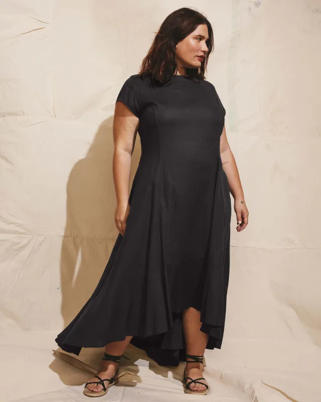 Sunset Linen Blend Flounce Dress - Black made by Universal Standard