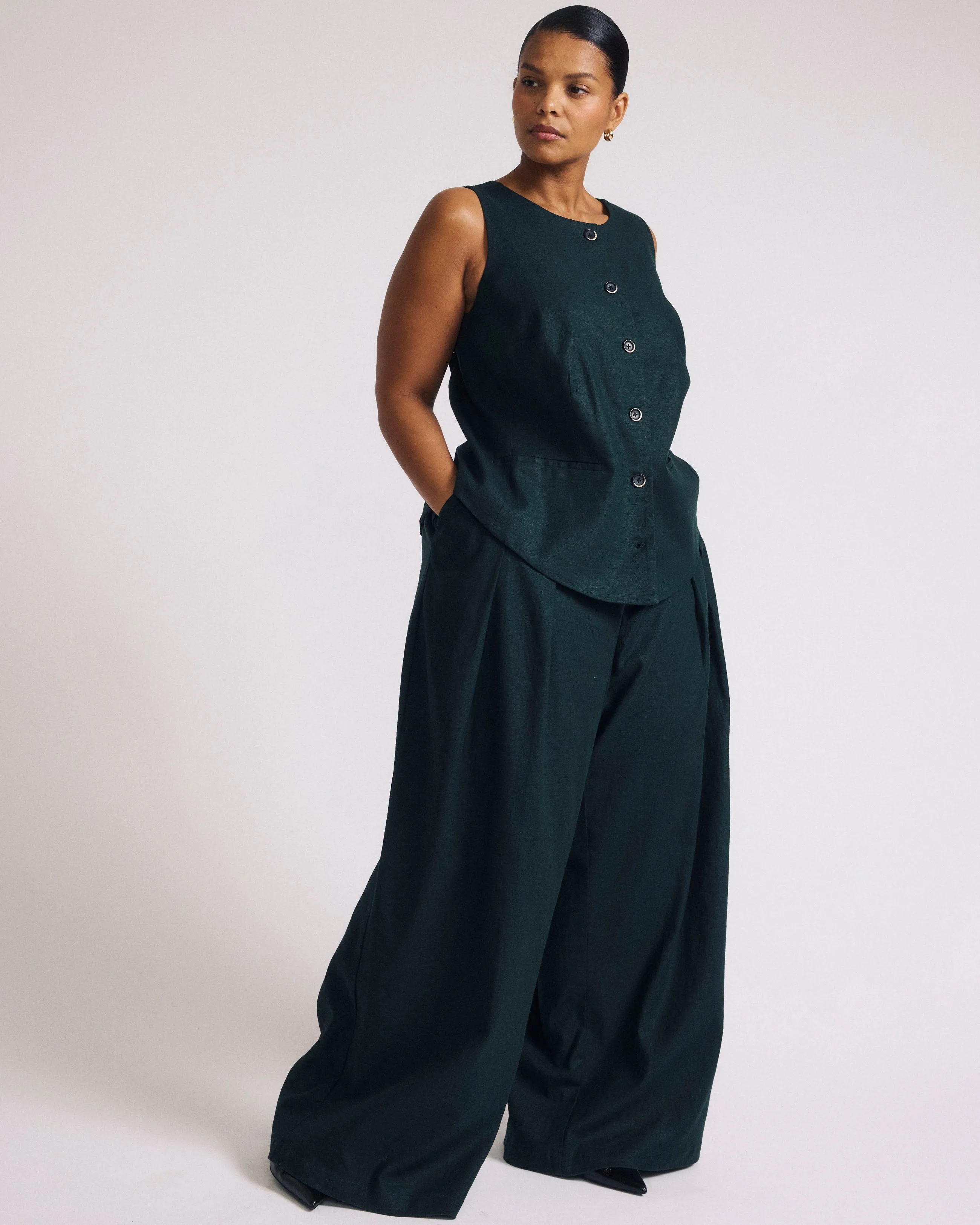 Palais Stretch Linen Blend Wide Leg Pant - Forest Green sold by Universal Standard