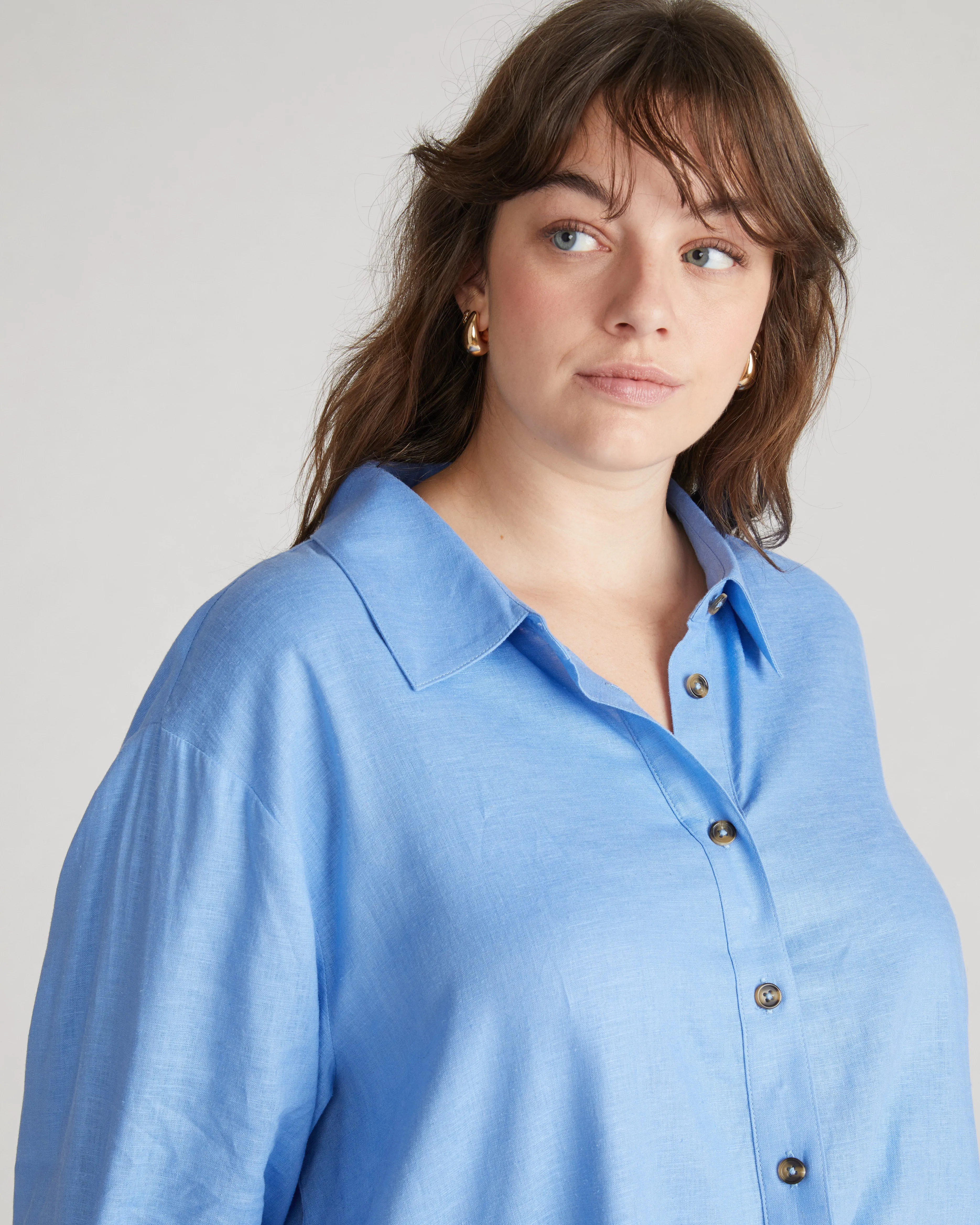 Dawn Linen Hi Low Tunic - Hamptons Hydrangea sold by Universal Standard