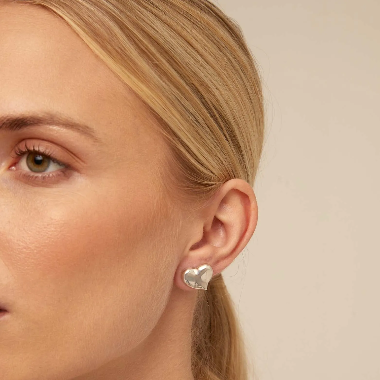 UNO HEART EARRINGS sold by UNO de 50 product image thumbnail 2