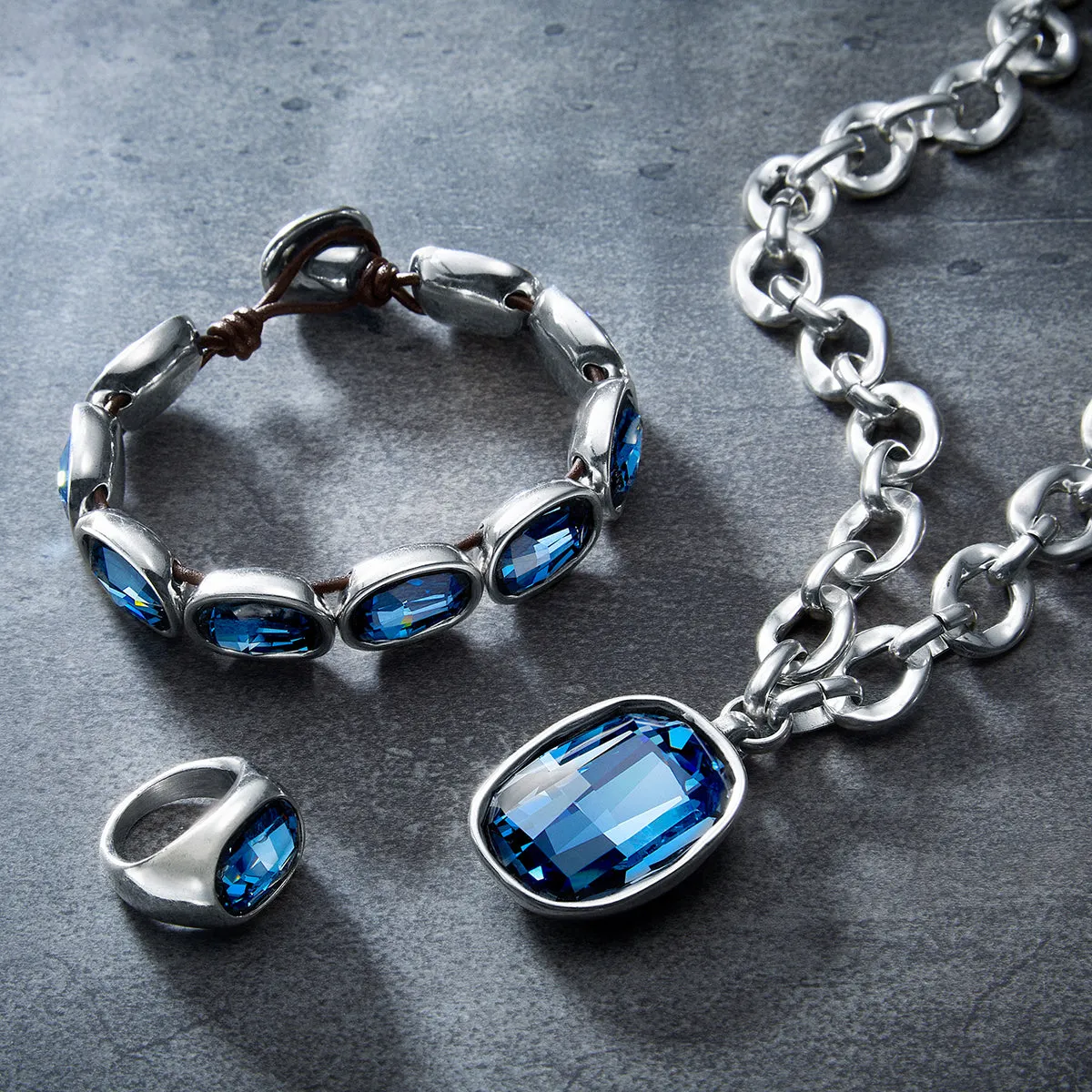 LIGHT IT UP NECKLACE sold by UNO de 50 product image thumbnail 3