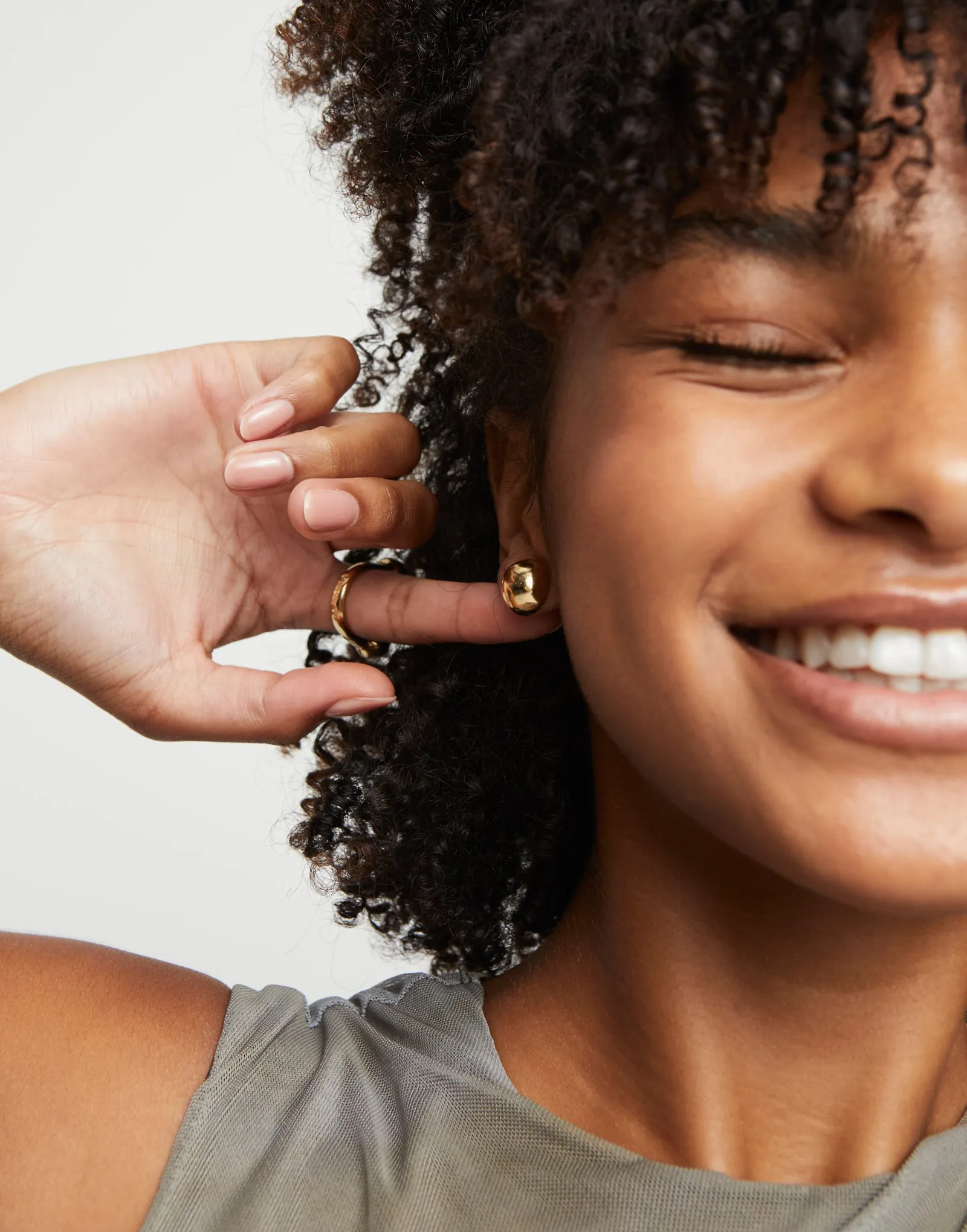 SER INTREPIDA SPHERE STUD GOLD EARRINGS sold by UNO de 50 product image thumbnail 2