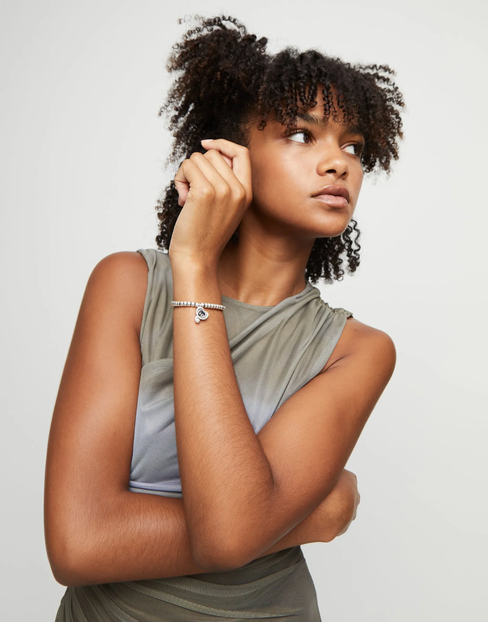 SER EXPRESIVA BLACK CRYSTAL HEART STRETCH SILVER BRACELET sold by UNO de 50 product image thumbnail 5