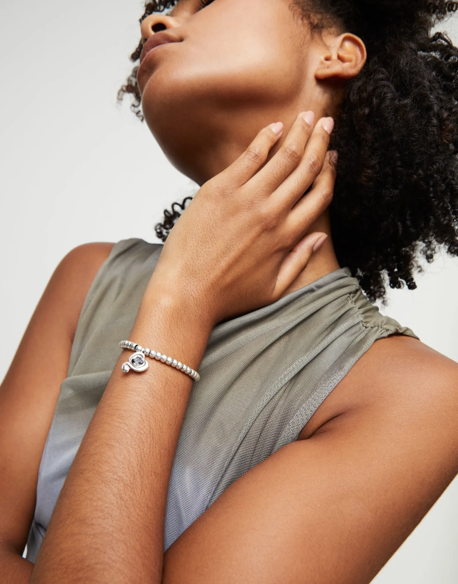 SER EXPRESIVA BLACK CRYSTAL HEART STRETCH SILVER BRACELET sold by UNO de 50 product image thumbnail 2