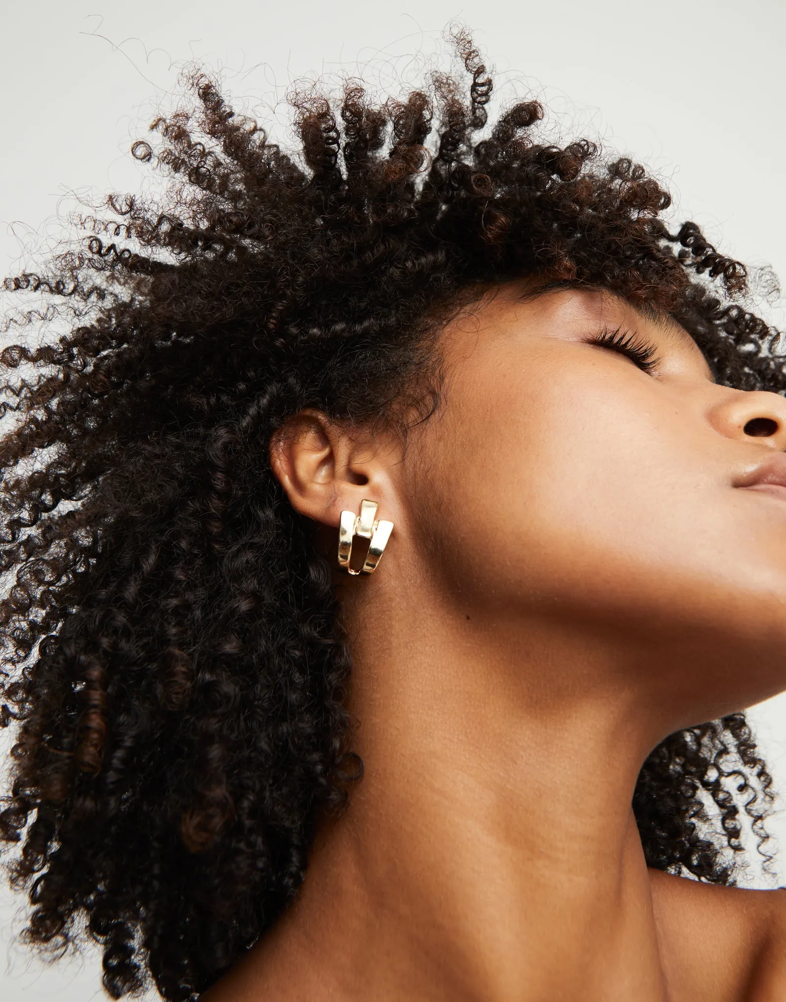 SER ORIGINAL OVERLAP GOLD EARRINGS sold by UNO de 50 product image thumbnail 2