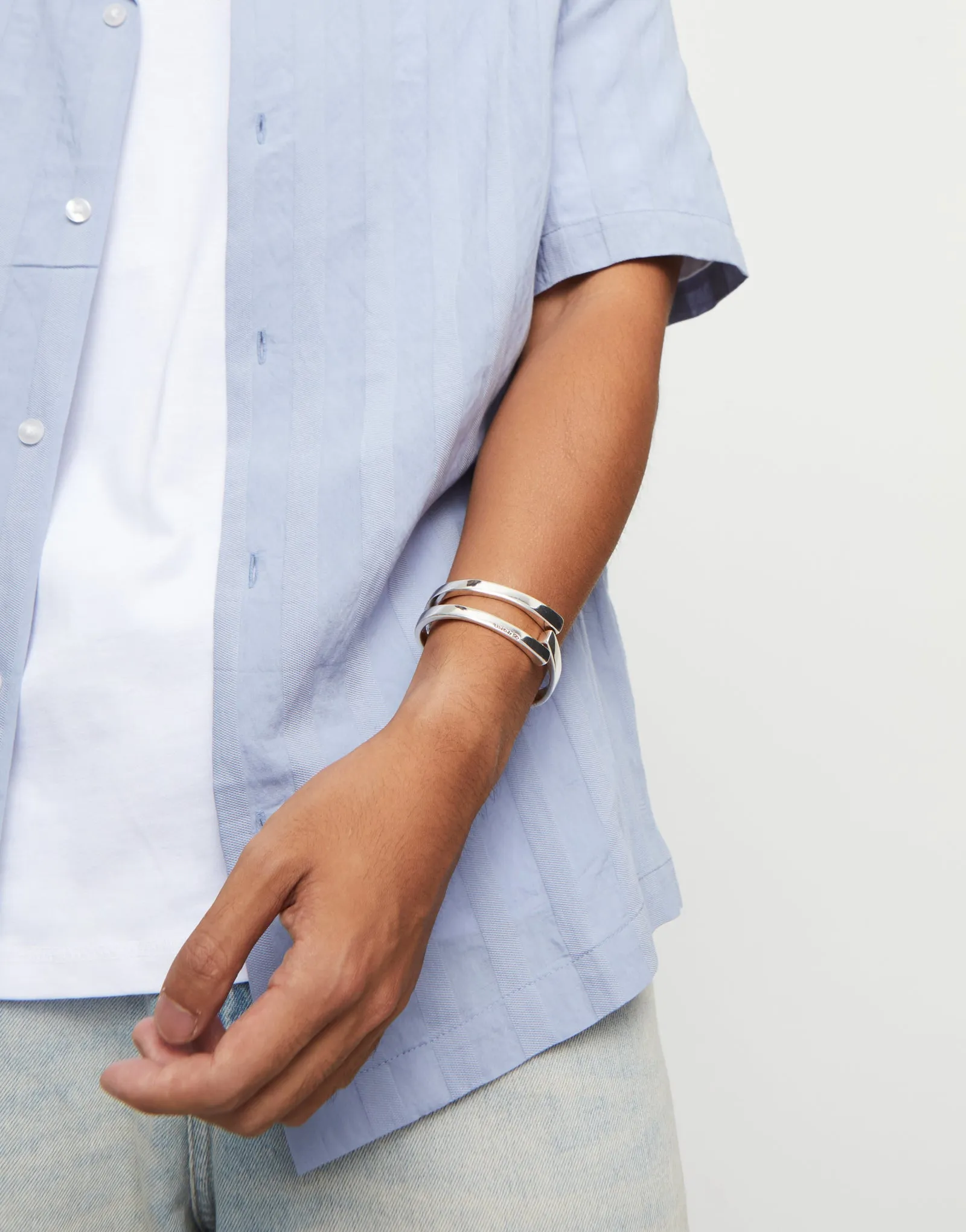 SER ORIGINAL OVERLAP SILVER BRACELET sold by UNO de 50 product image thumbnail 2