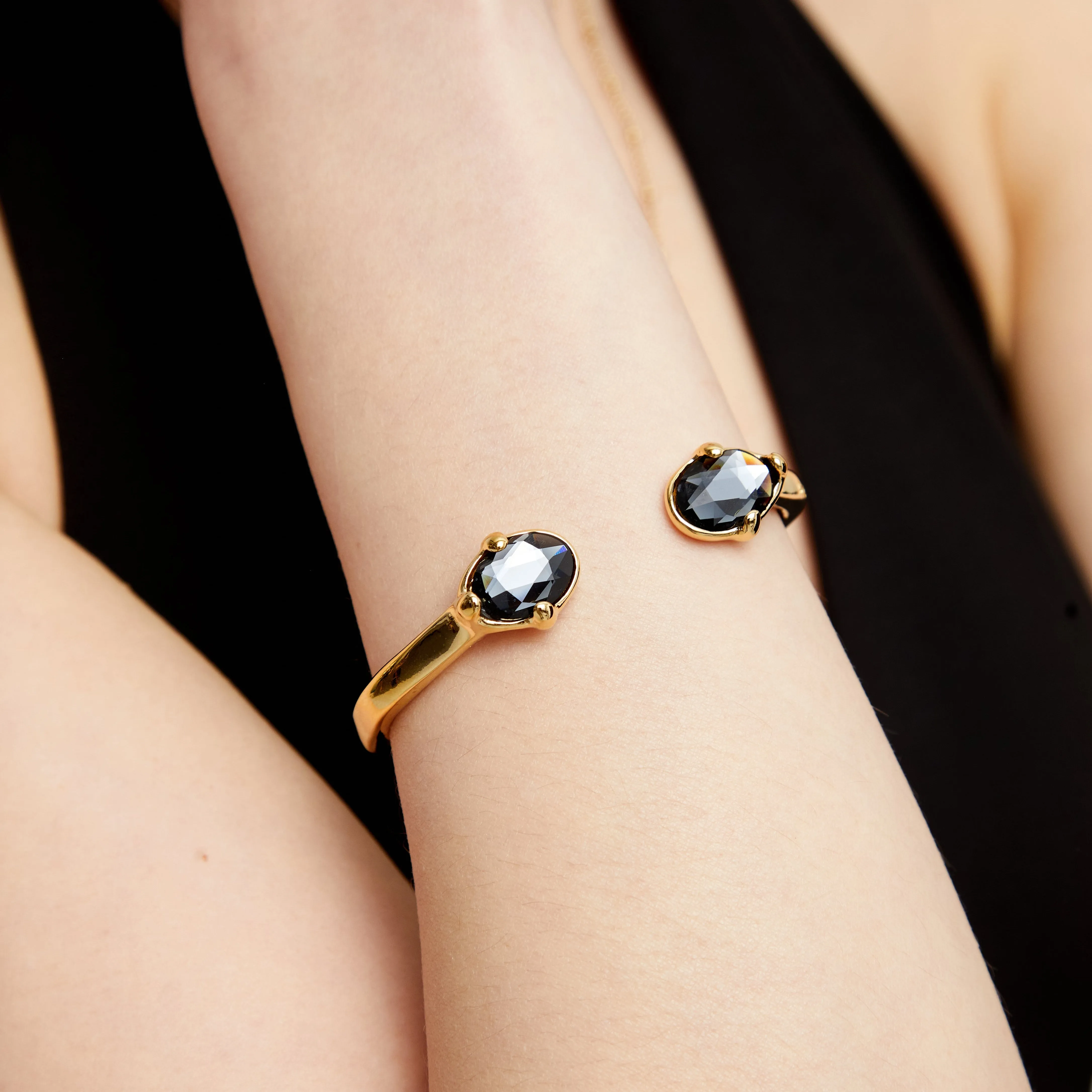 DAZZLING OPEN BRACELET sold by UNO de 50 product image thumbnail 2