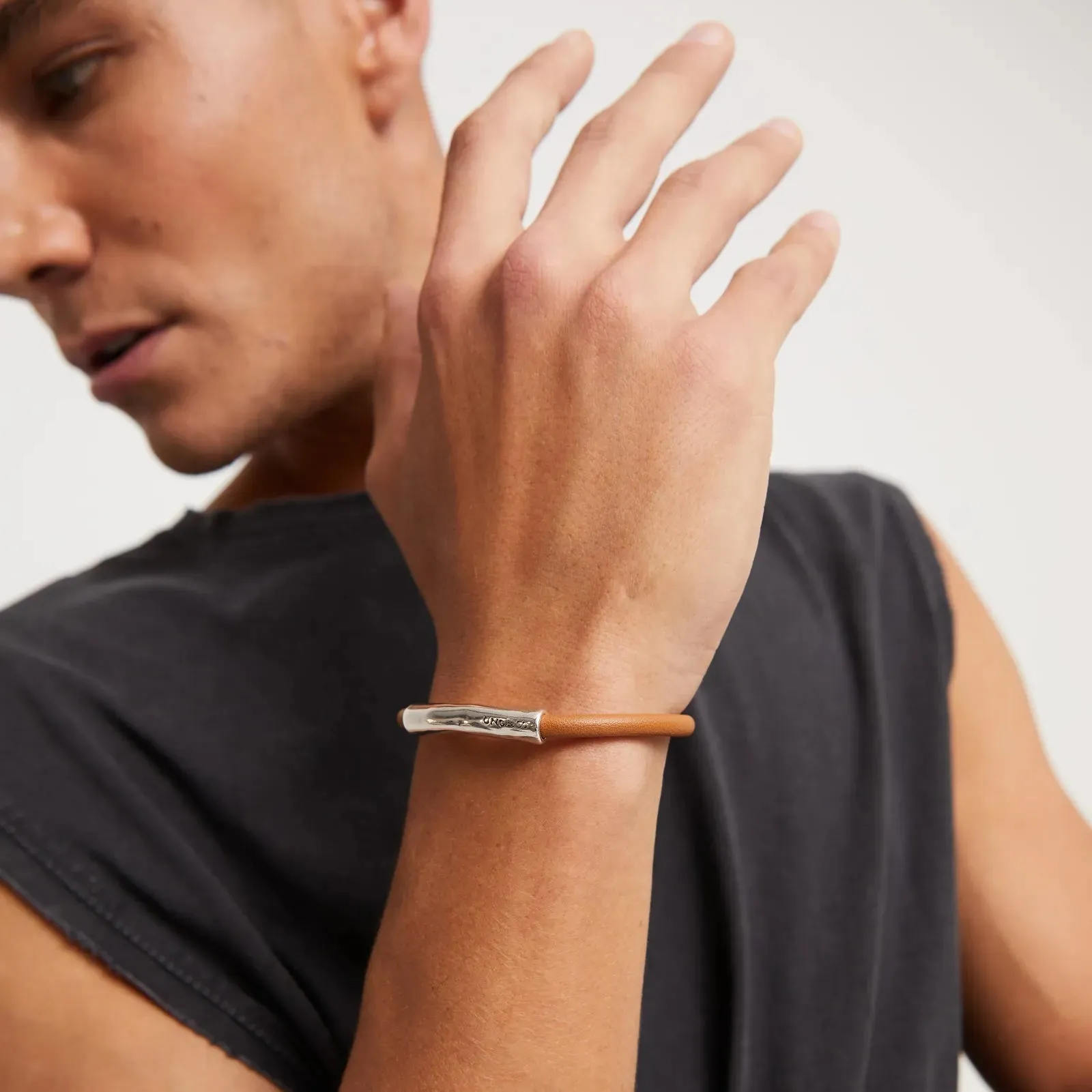 SER NATURAL STITCHED CAMEL LEATHER BRACELET sold by UNO de 50 product image thumbnail 2