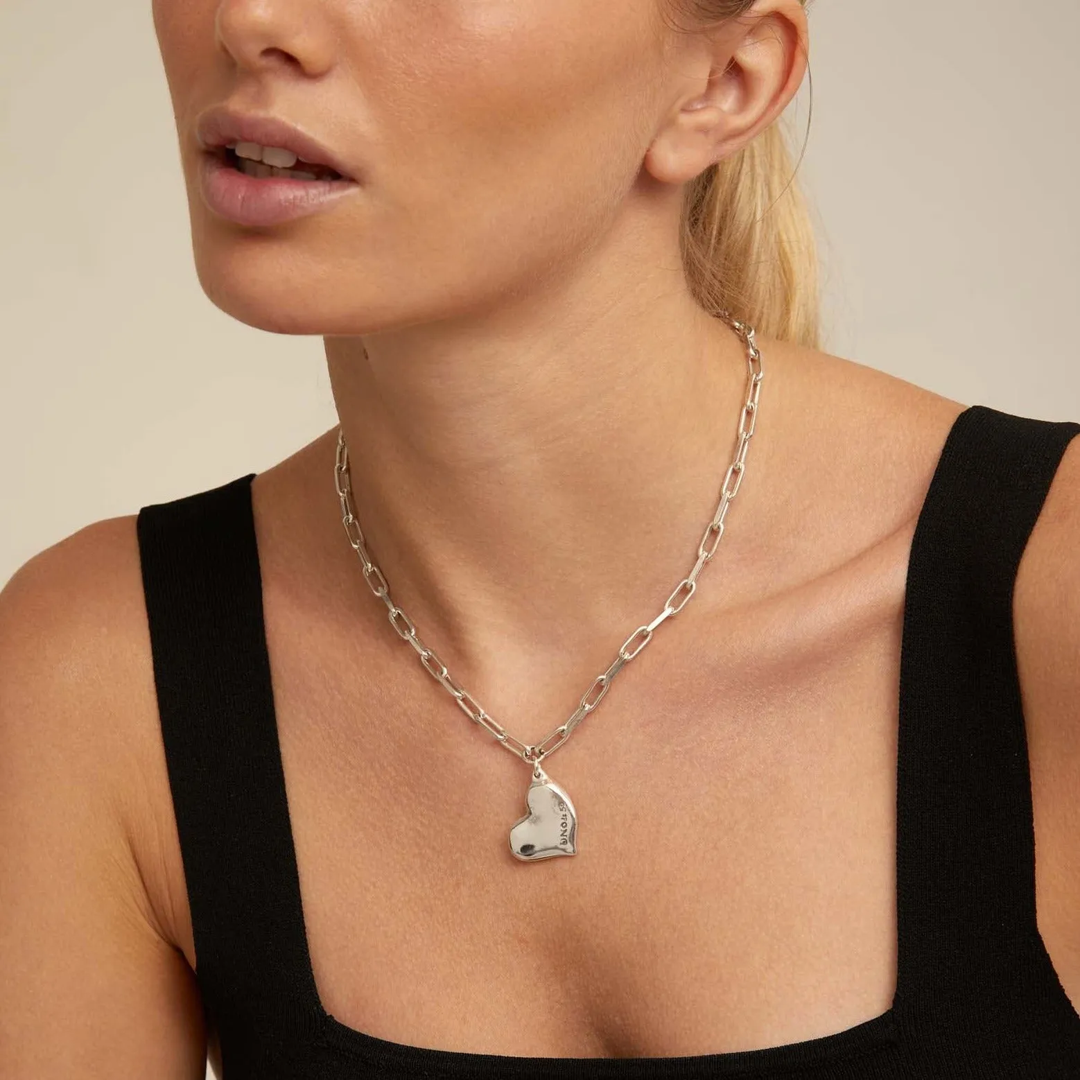 HEARTBEAT NECKLACE sold by UNO de 50 product image thumbnail 2