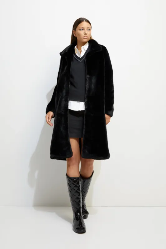 Raven Coat made by Unreal Fur