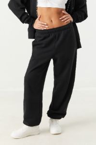 Pantalon de jogging de coupe garçonne en molleton uni sold by Urban Planet