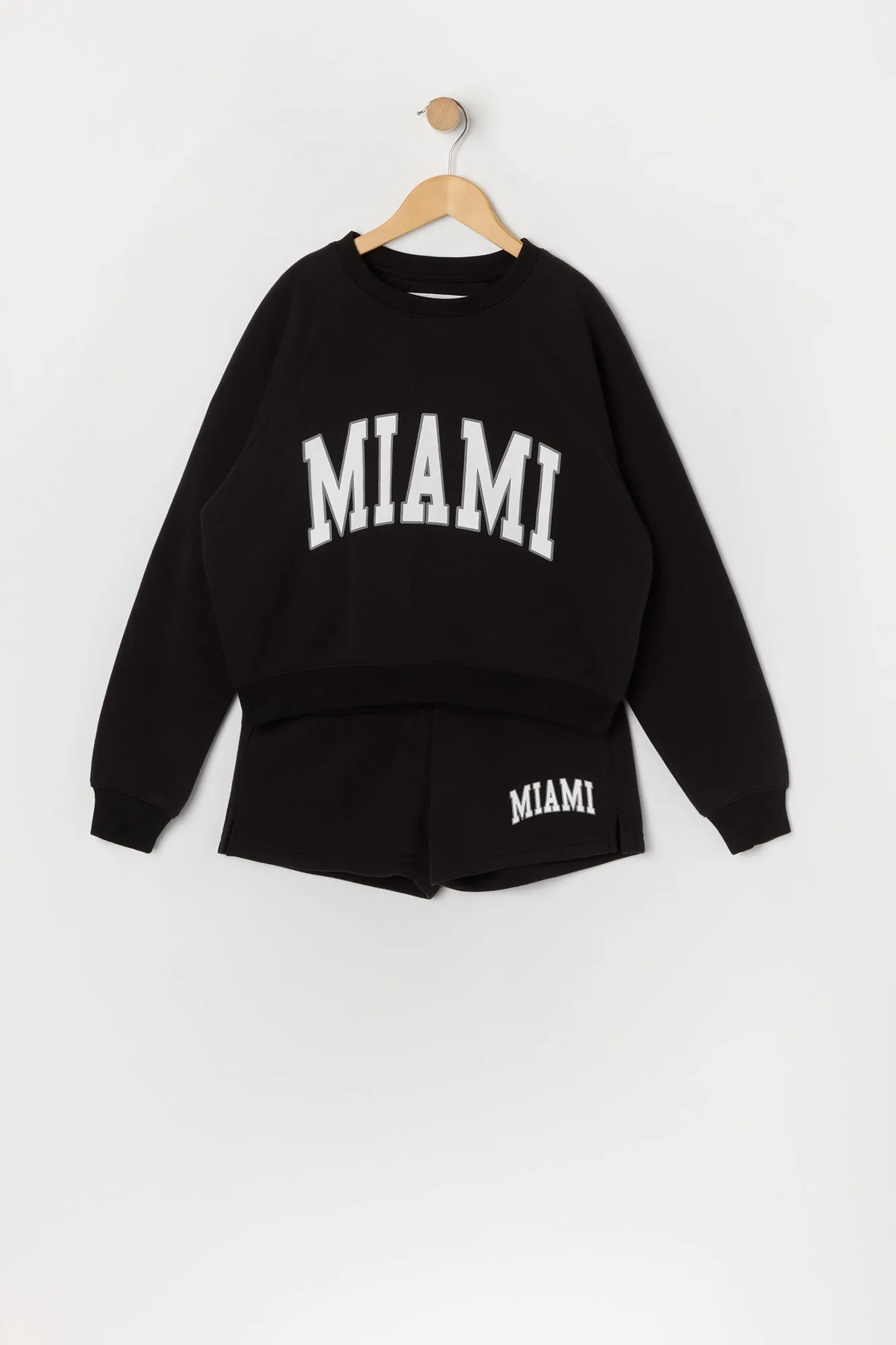 Ensemble avec chandail et short à motif brodé Miami en sergé pour fille sold by Urban Planet