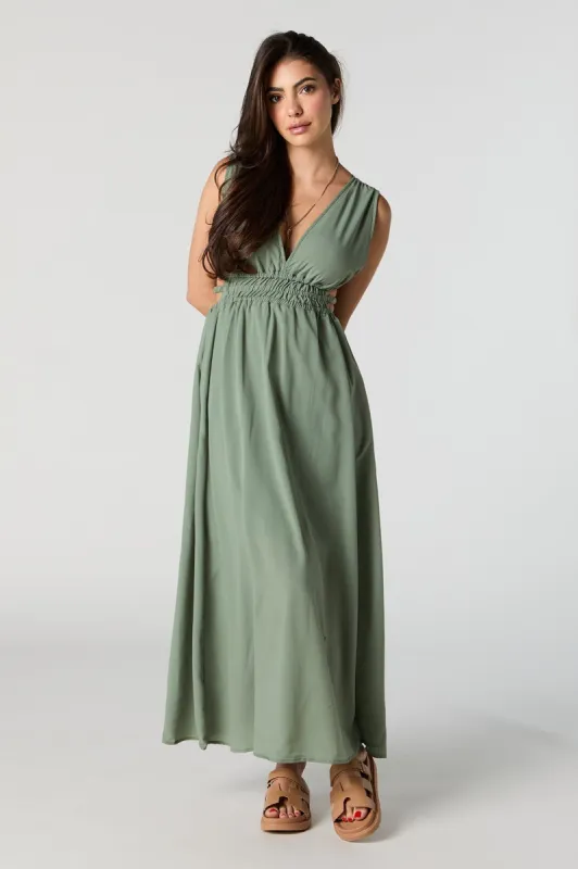 Robe maxi avec découpe sur le côté avec encolure en V sold by Urban Planet