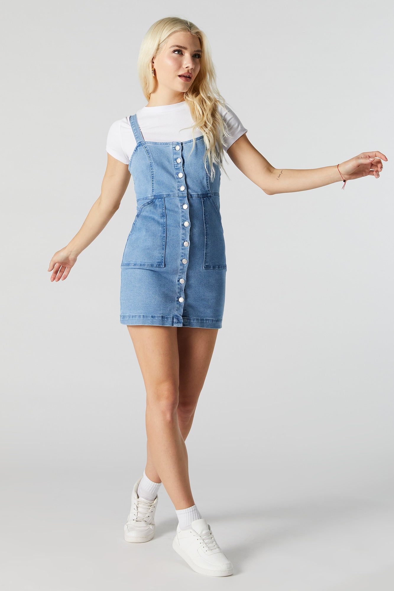 Minirobe boutonnée en denim délavé pâle sold by Urban Planet product image thumbnail 3