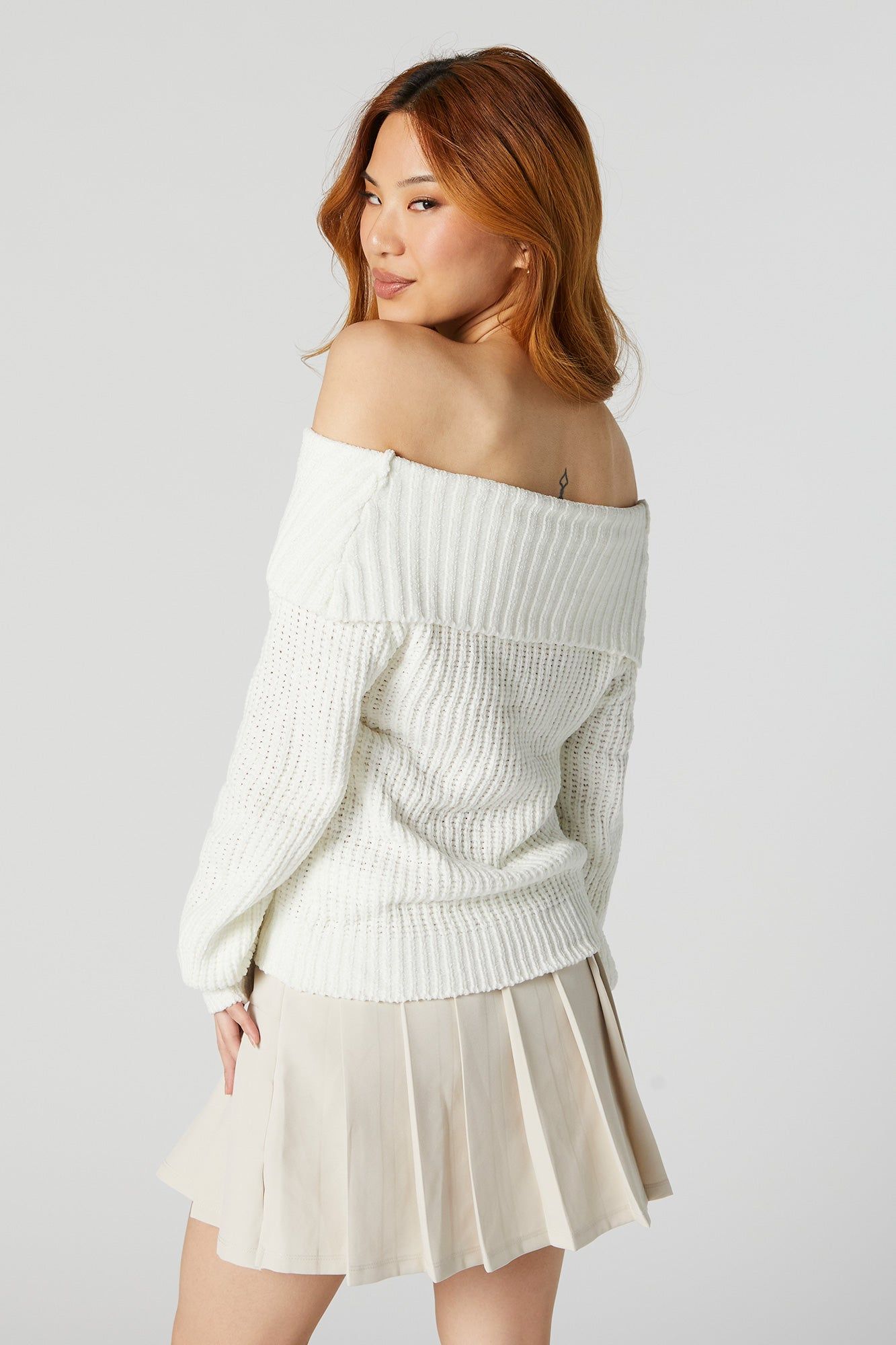 Chandail en tricot côtelé à épaules dénudées sold by Urban Planet product image thumbnail 2