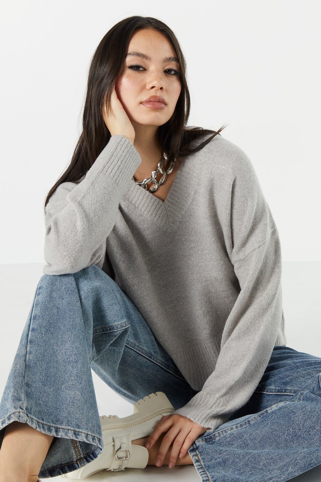 Chandail à encolure en V sold by Urban Planet product image thumbnail 7