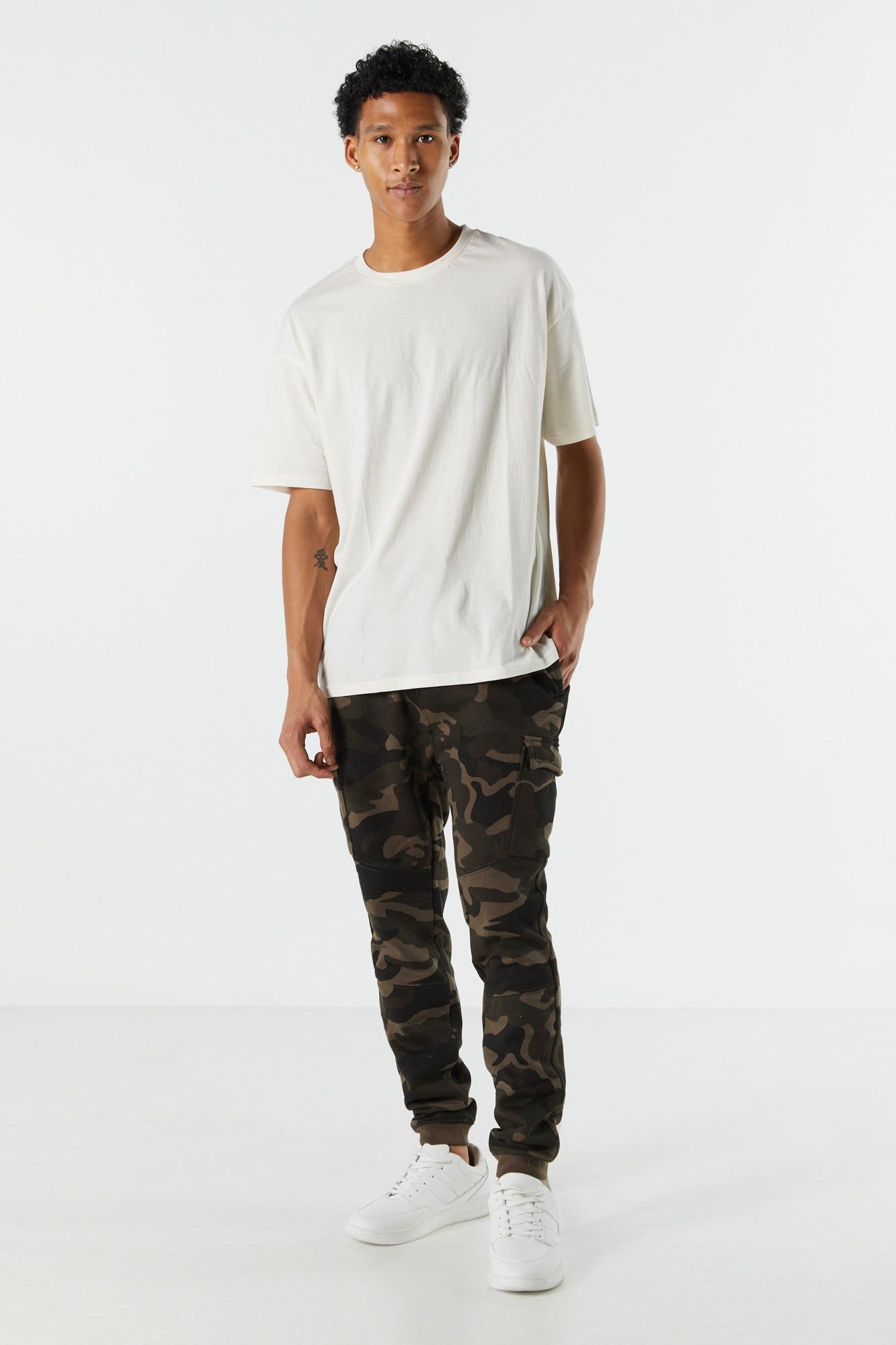 Pantalon de jogging cargo en molleton Camouflage sold by Urban Planet product image thumbnail 2