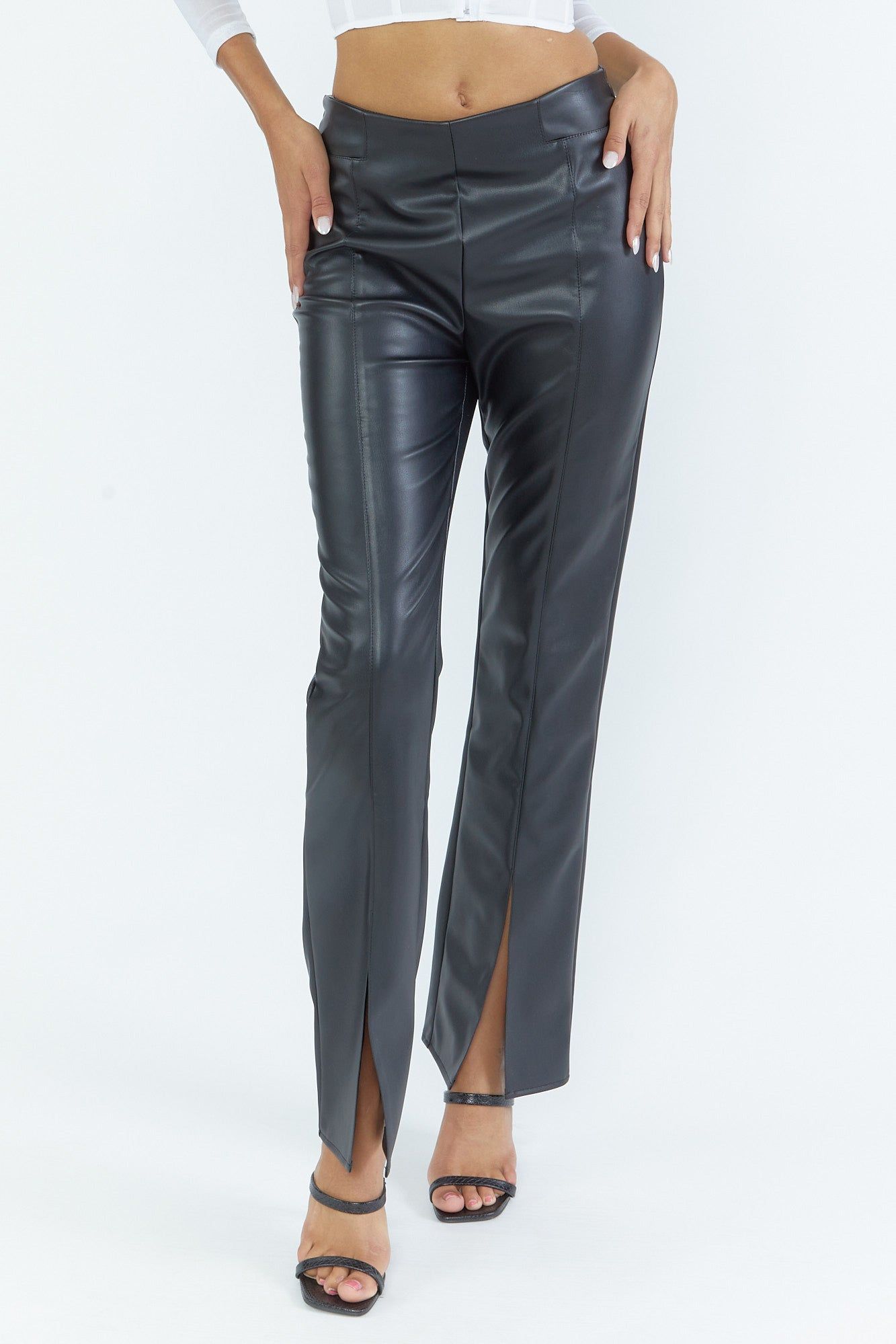 Pantalon en similicuir avec fente sold by Urban Planet product image thumbnail 2