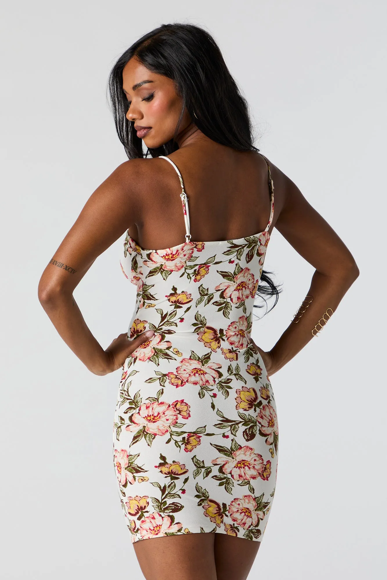 Minirobe-bustier moulante fleurie sold by Urban Planet product image thumbnail 2