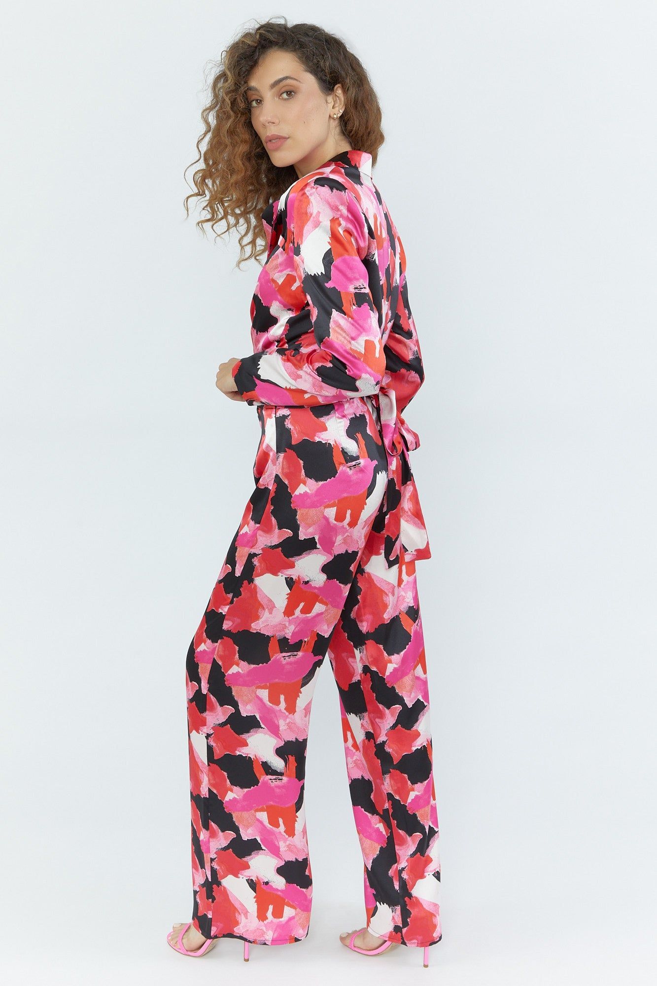 Pantalon à jambe large en soie sold by Urban Planet