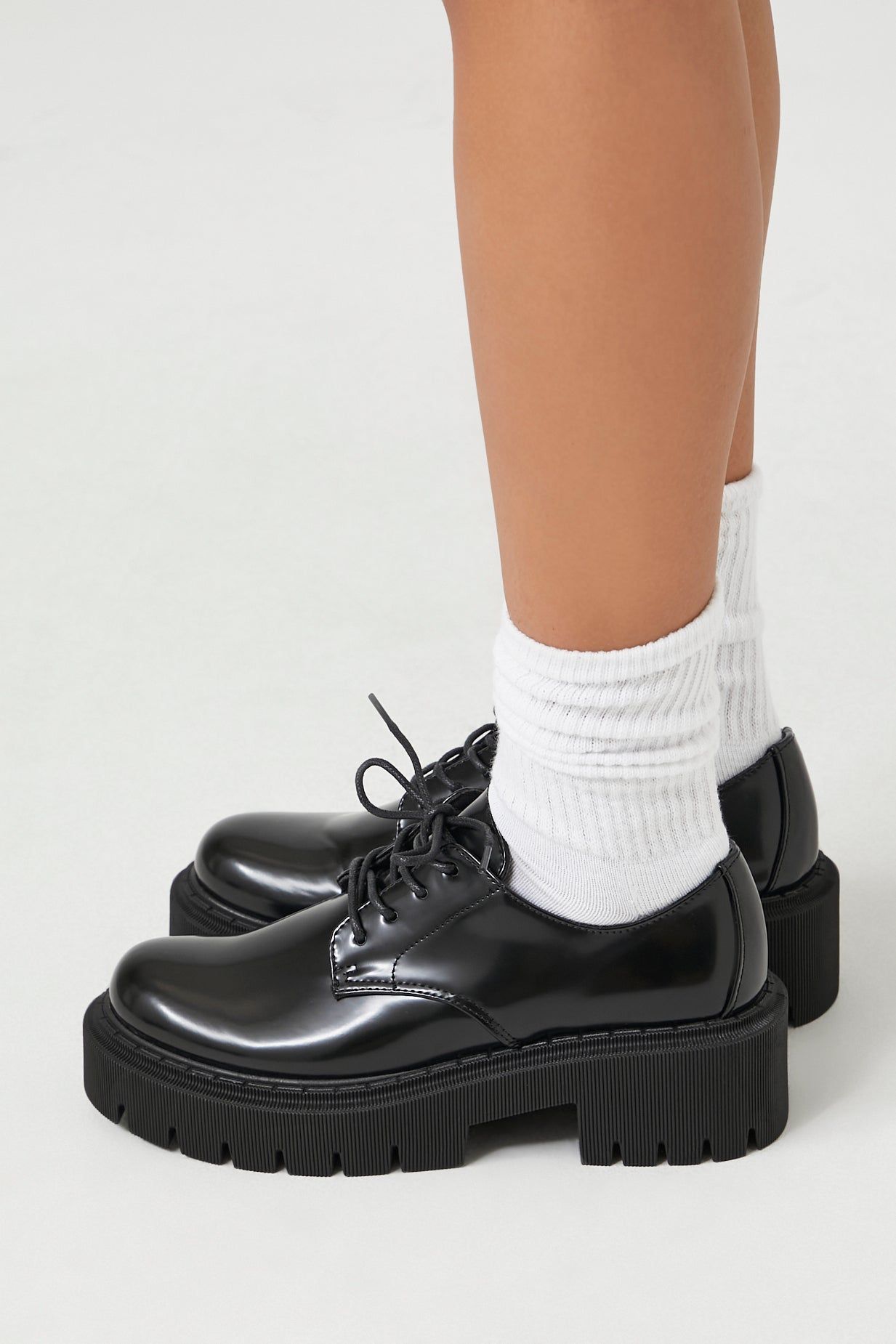 Richelieus à semelles crantées en similicuir sold by Urban Planet