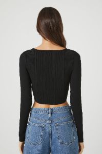 Haut court boutonné en tricot sold by Urban Planet