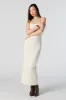 Robe midi profilée avec encolure carrée et fente arrière sold by Urban Planet