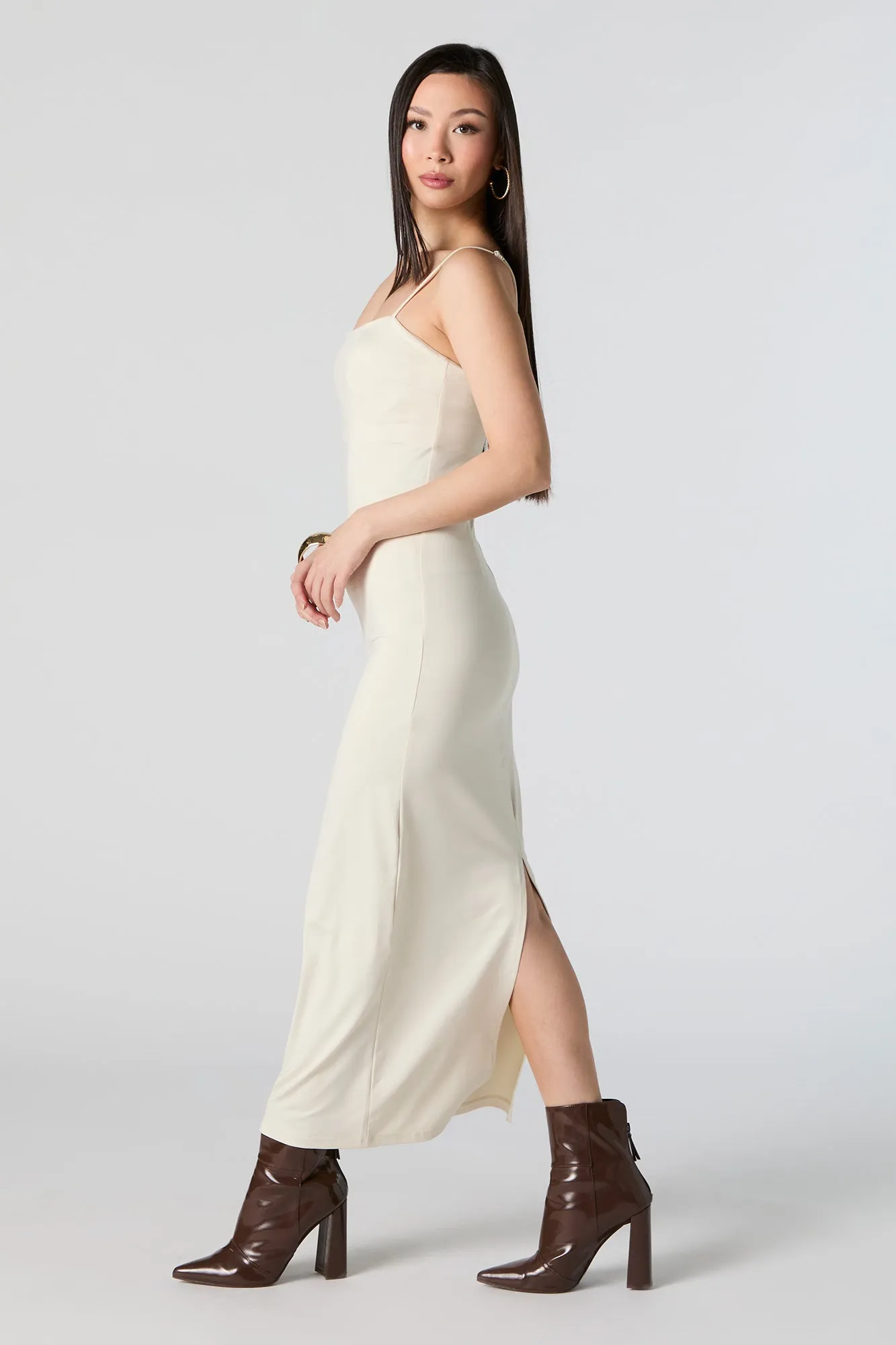 Robe midi profilée avec encolure carrée et fente arrière sold by Urban Planet product image thumbnail 5