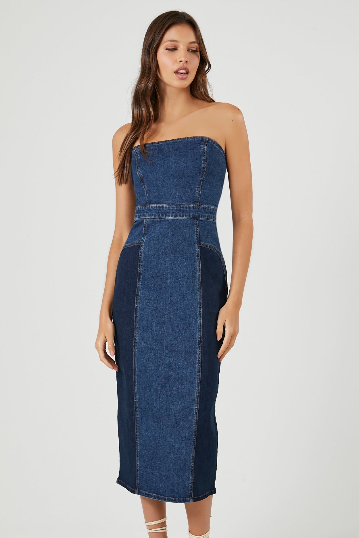 Robe midi sans bretelles en denim sold by Urban Planet
