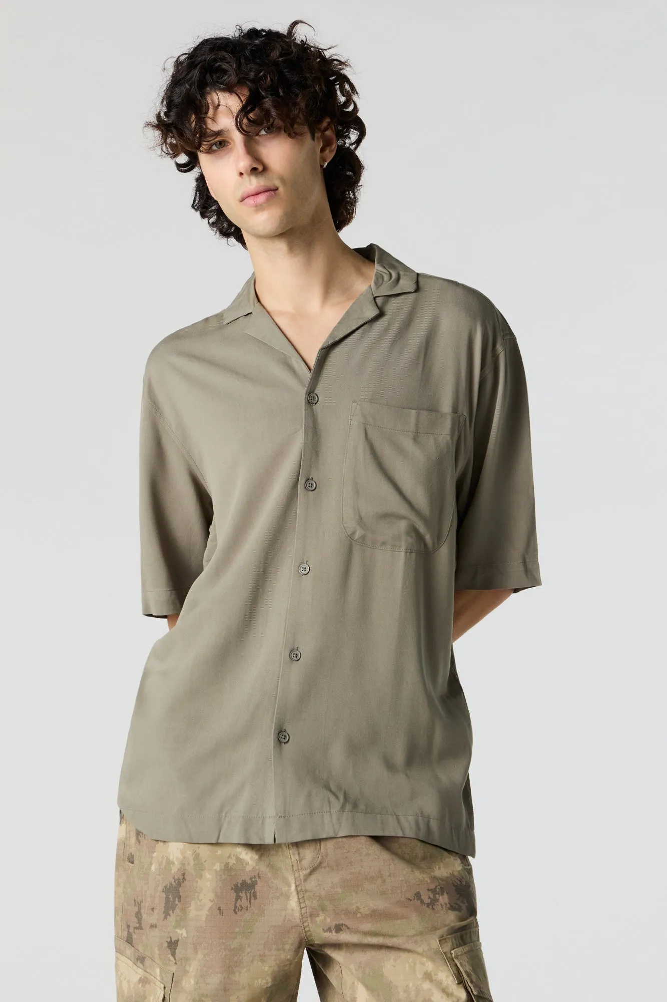 Haut boutonné uni sold by Urban Planet