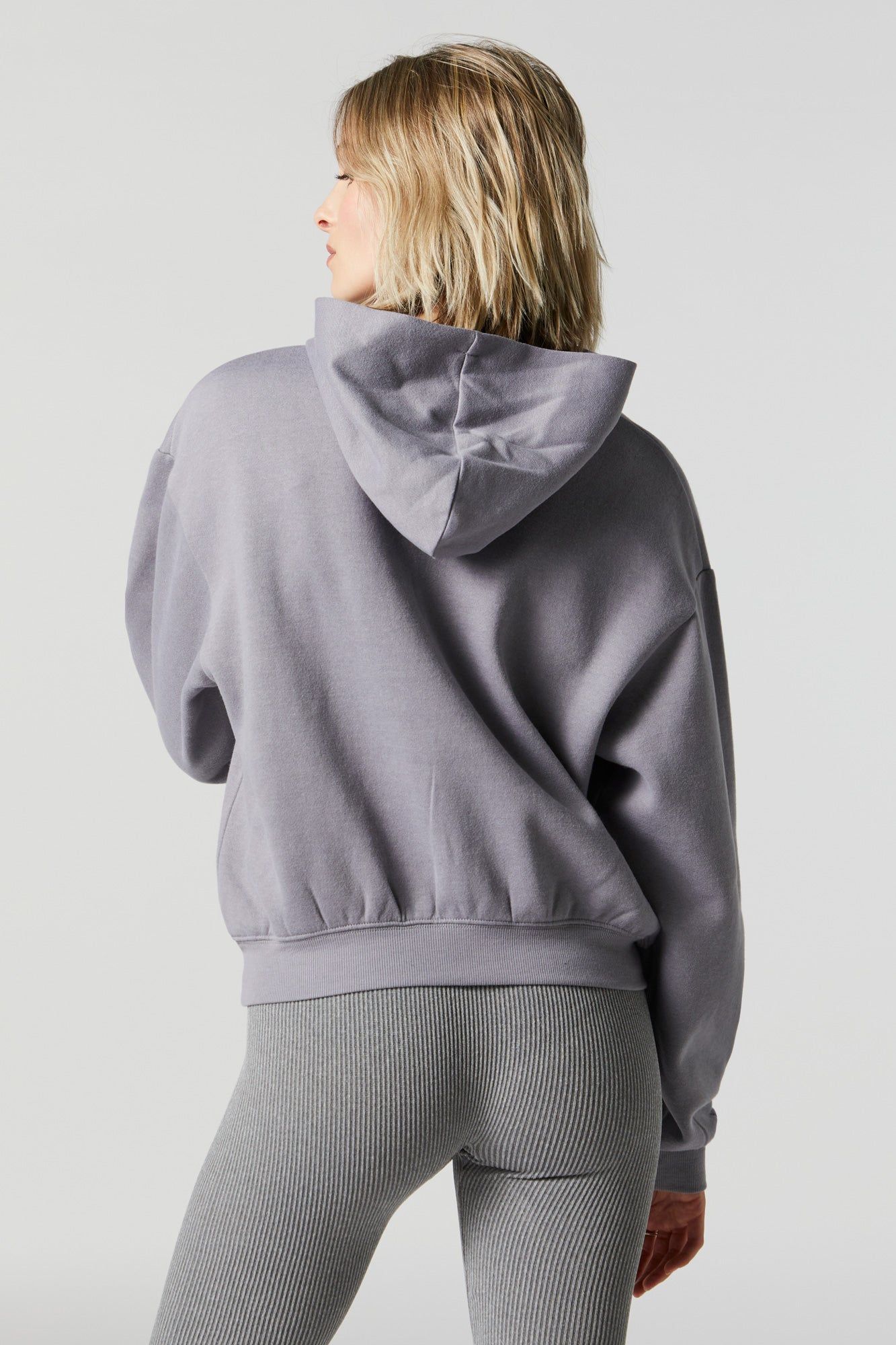 Haut à capuchon en molleton avec motif brodé en chenille Providence sold by Urban Planet product image thumbnail 3