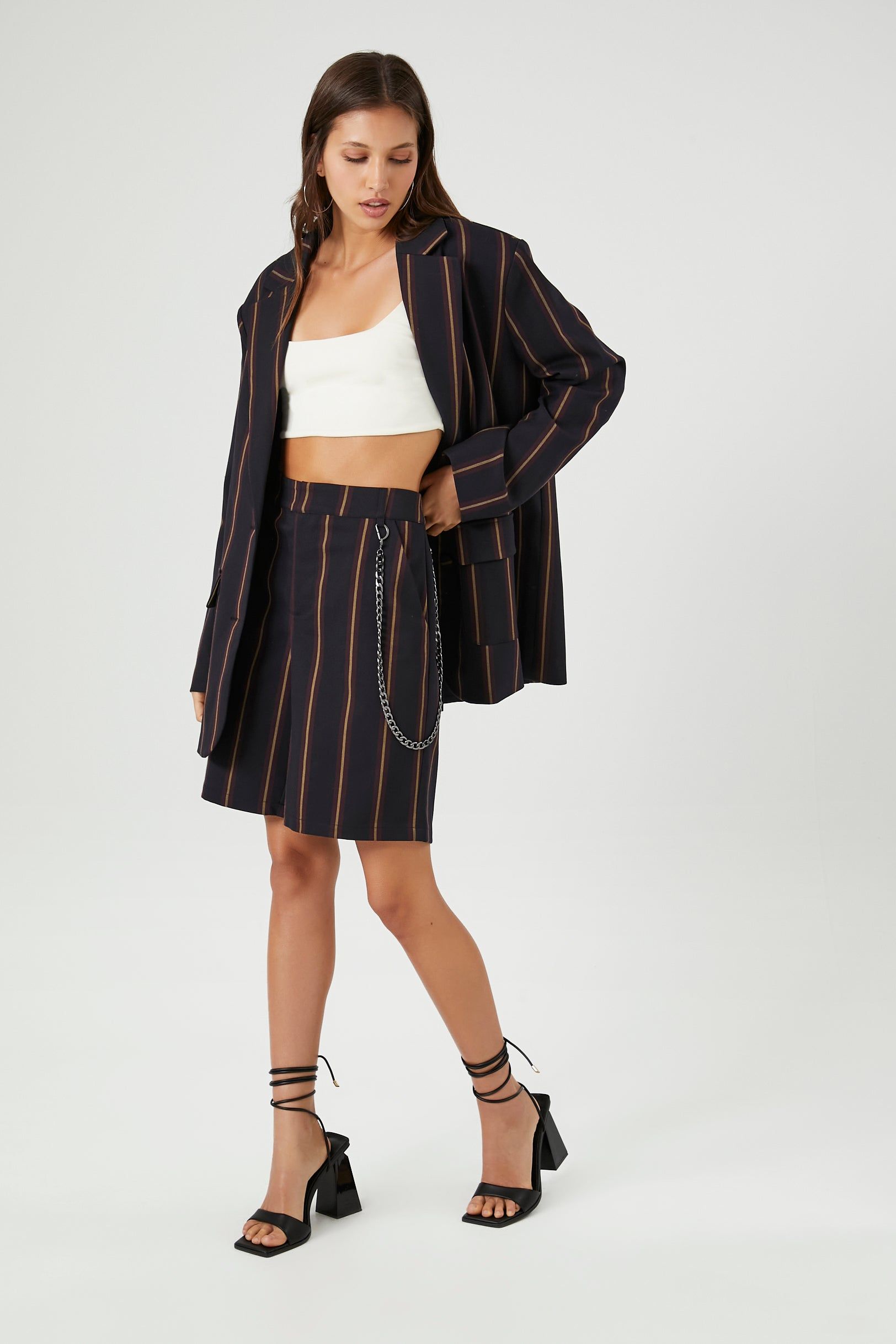 Short habillé rayé sold by Urban Planet