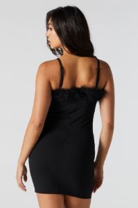 Minirobe avec liséré de similiplumes sold by Urban Planet