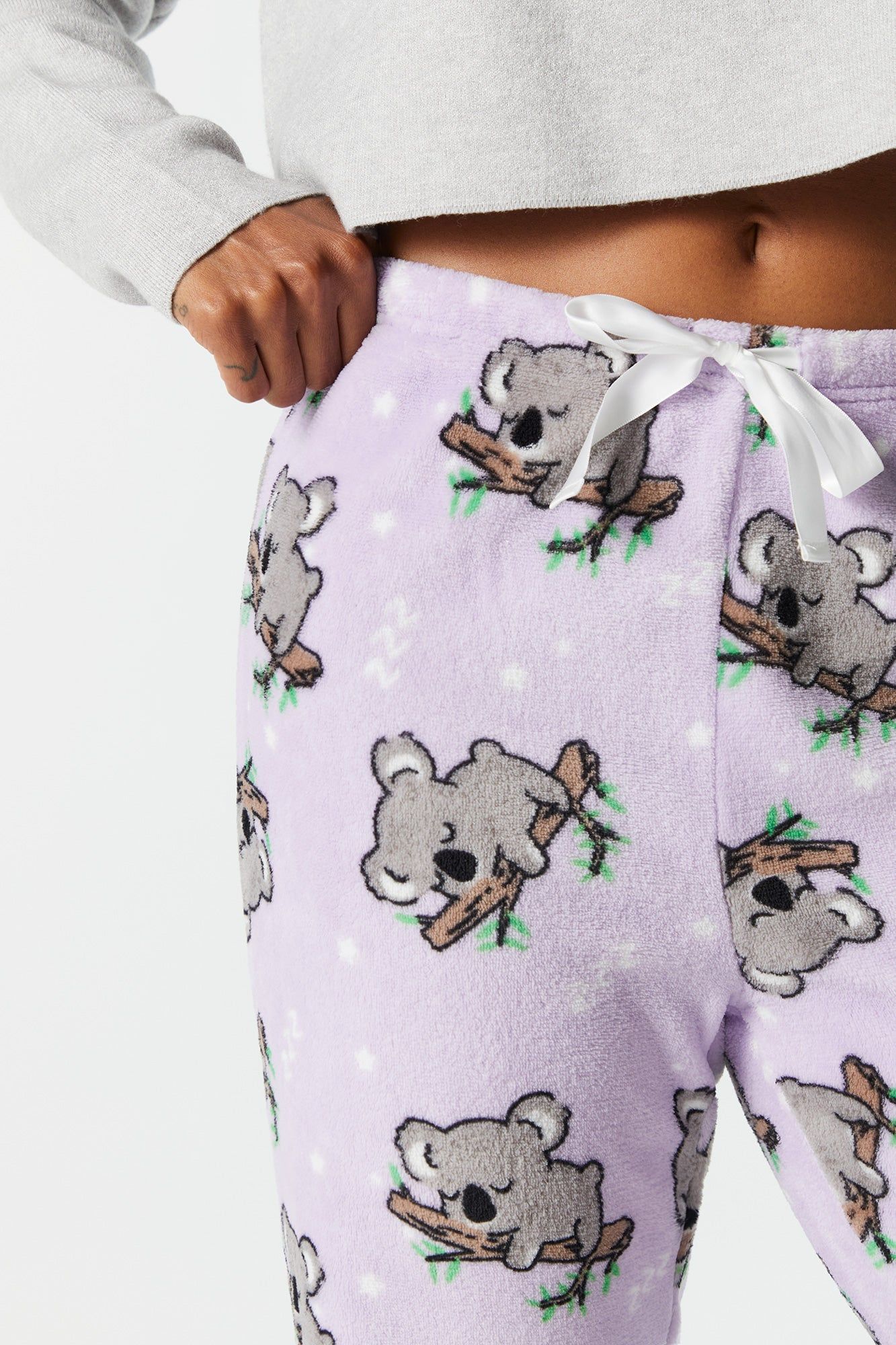 Pantalon de pyjama en peluche à imprimé Koala sold by Urban Planet product image thumbnail 4