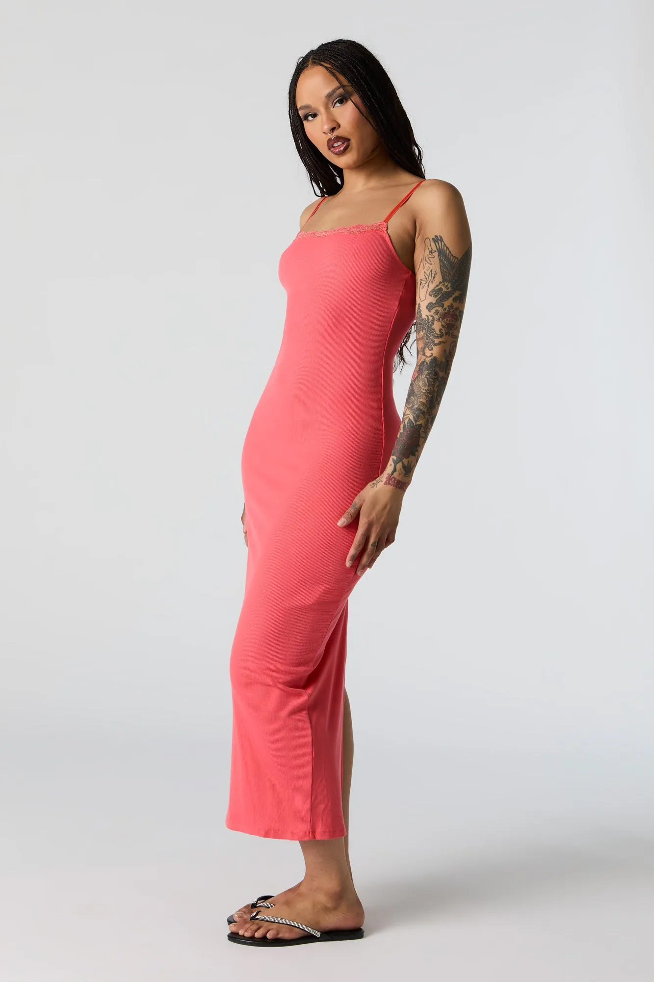 Robe midi côtelée moulante avec liséré de dentelle sold by Urban Planet