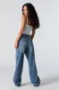 Jean à jambe large délavé vintage moyen à taille haute sold by Urban Planet