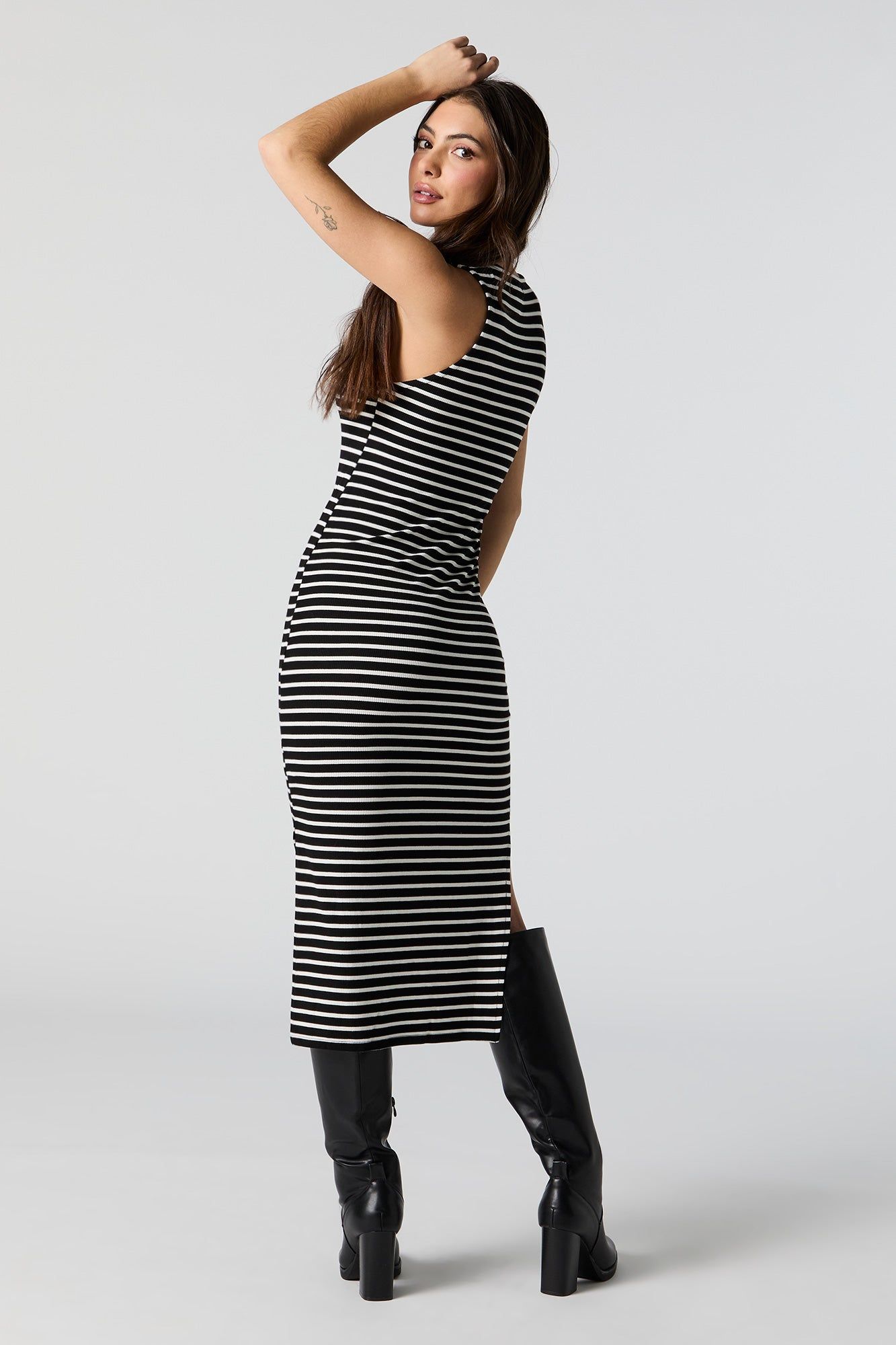 Robe midi moulante côtelée rayée avec fente double sold by Urban Planet product image thumbnail 3