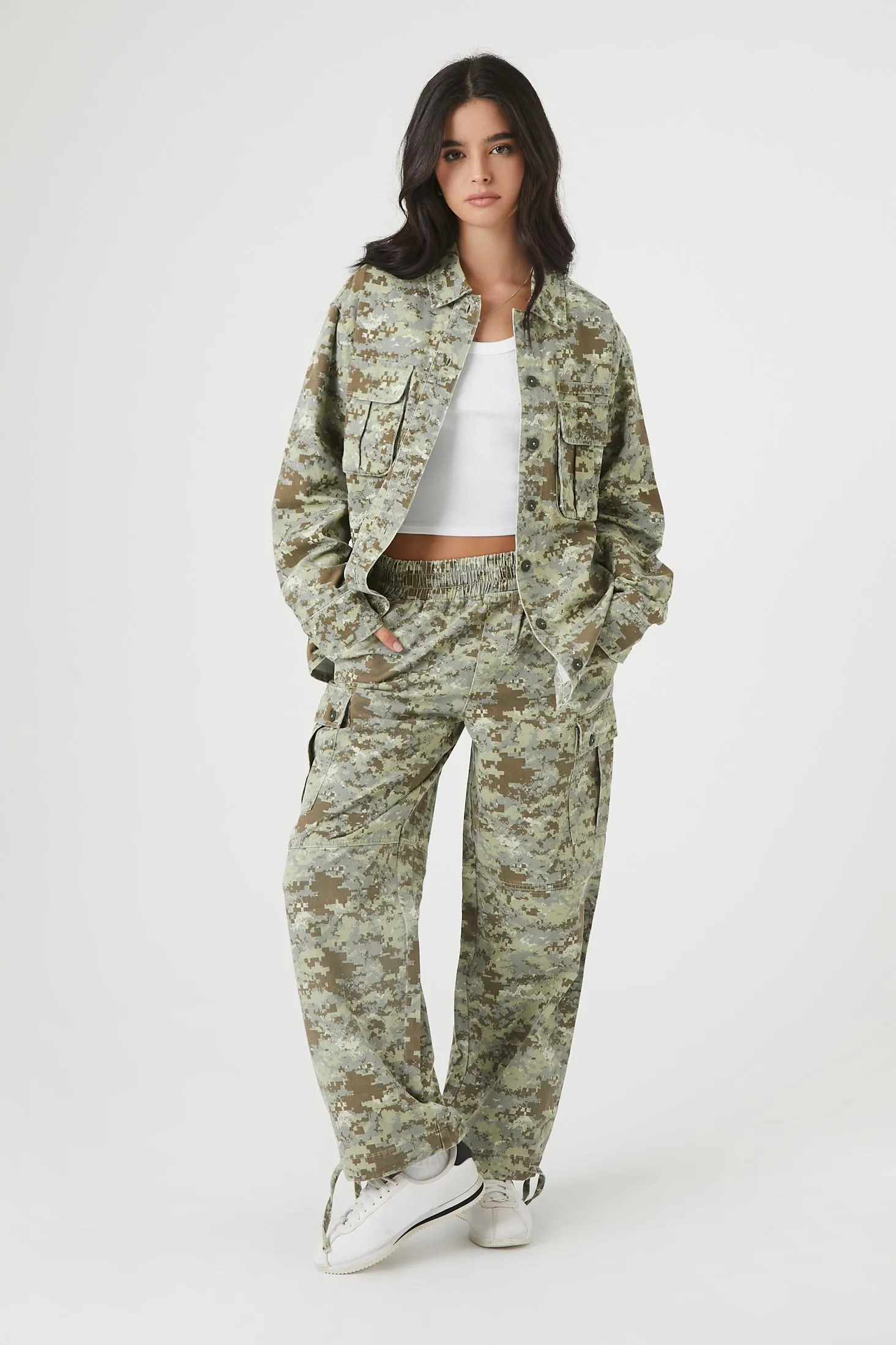 Jogger cargo avec motif camouflage sold by Urban Planet