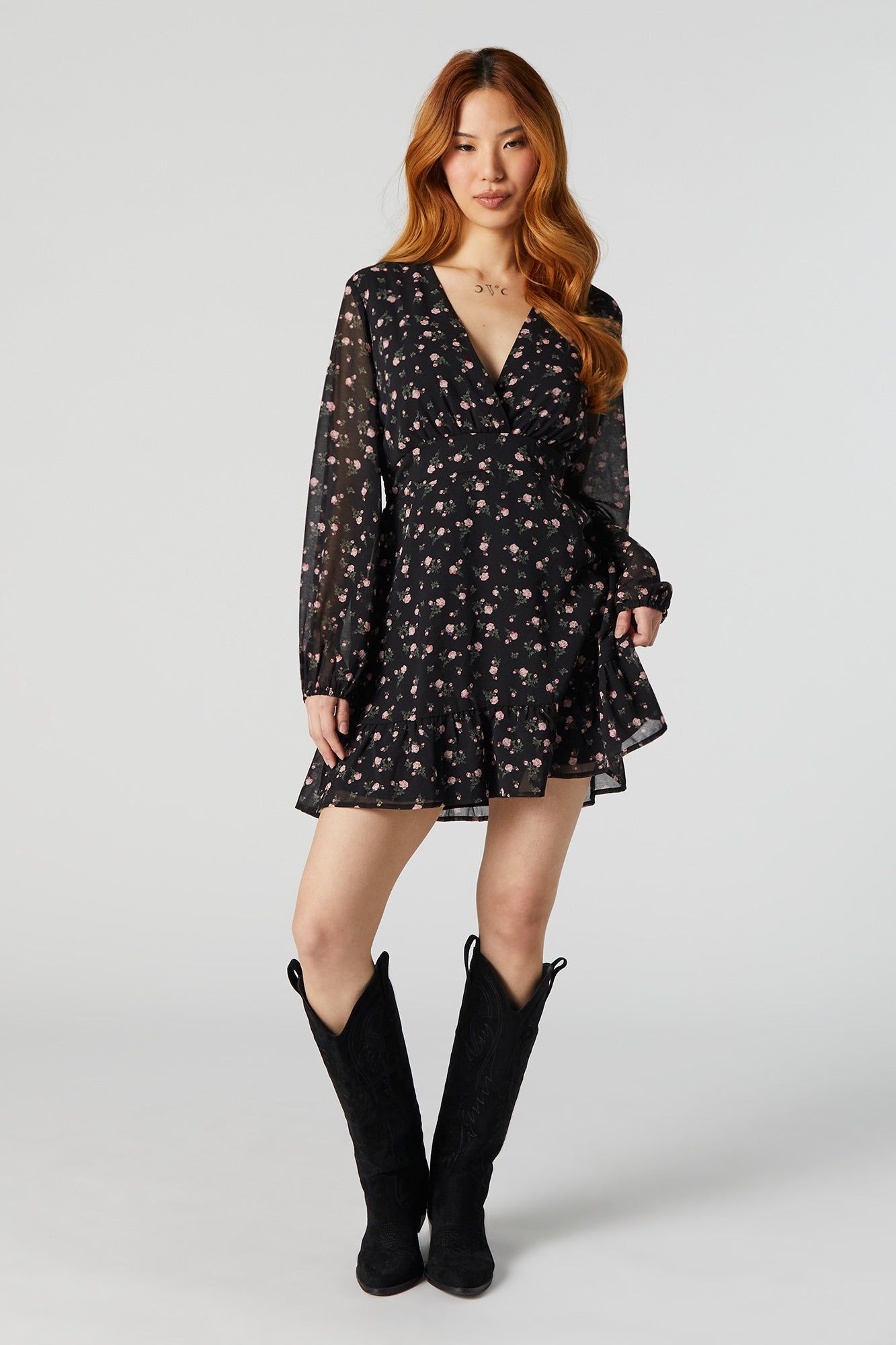 Minirobe à surplis fleurie noire en chiffon avec manches longues sold by Urban Planet product image thumbnail 3