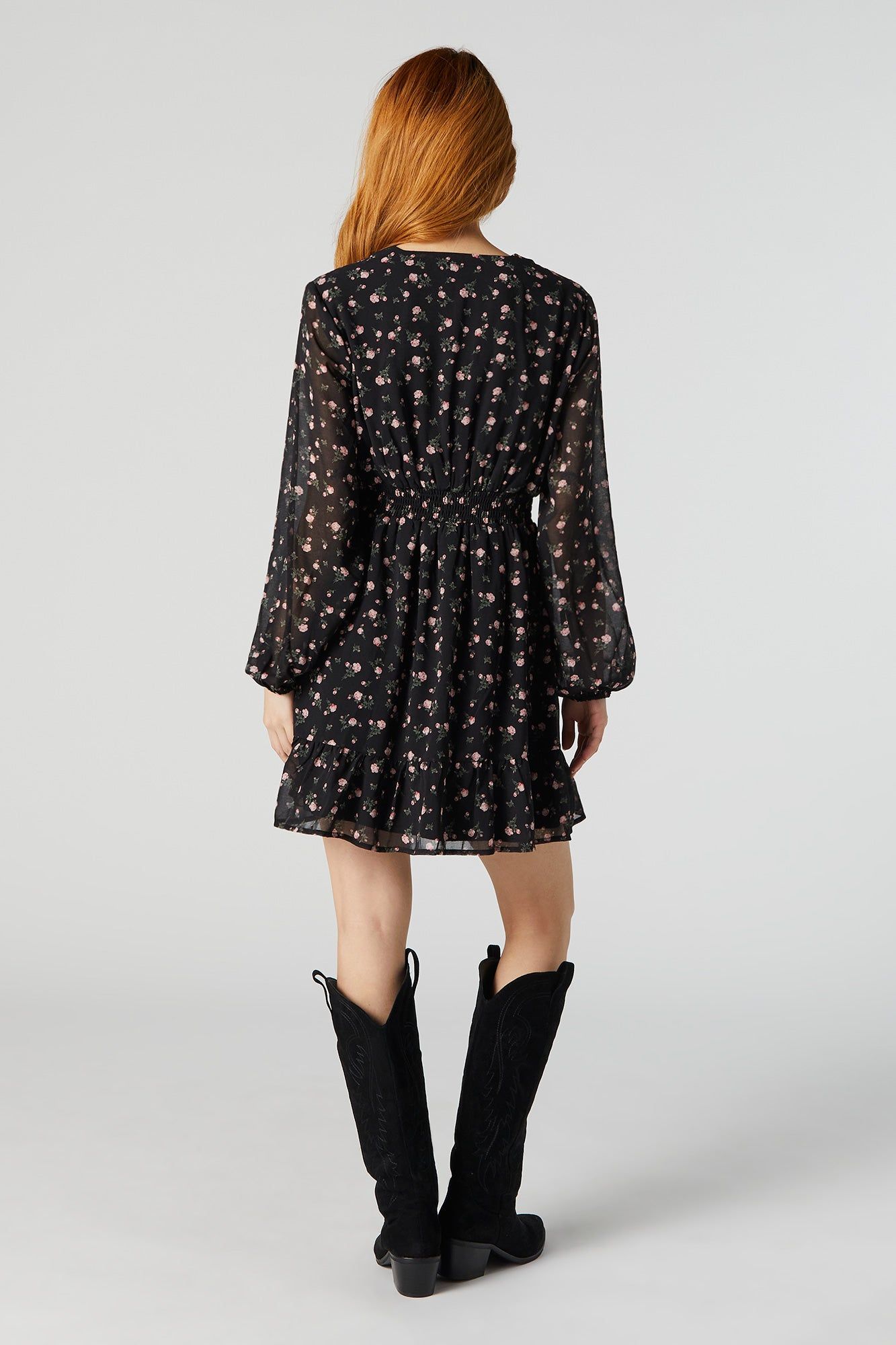 Minirobe à surplis fleurie noire en chiffon avec manches longues sold by Urban Planet product image thumbnail 2