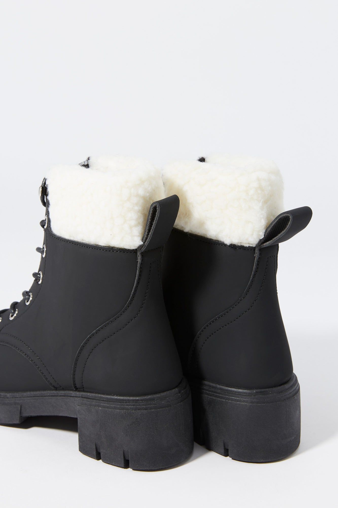 Bottes à semelles crantées hautes avec garniture de fourrure sold by Urban Planet product image thumbnail 4