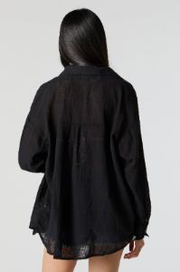 Haut boutonné surdimensionné texturé sold by Urban Planet