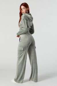 Pantalon cargo à jambe large en velours sold by Urban Planet
