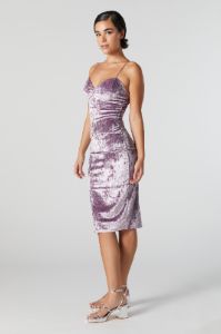 Robe midi moulante en velours avec décolleté en coeur sold by Urban Planet