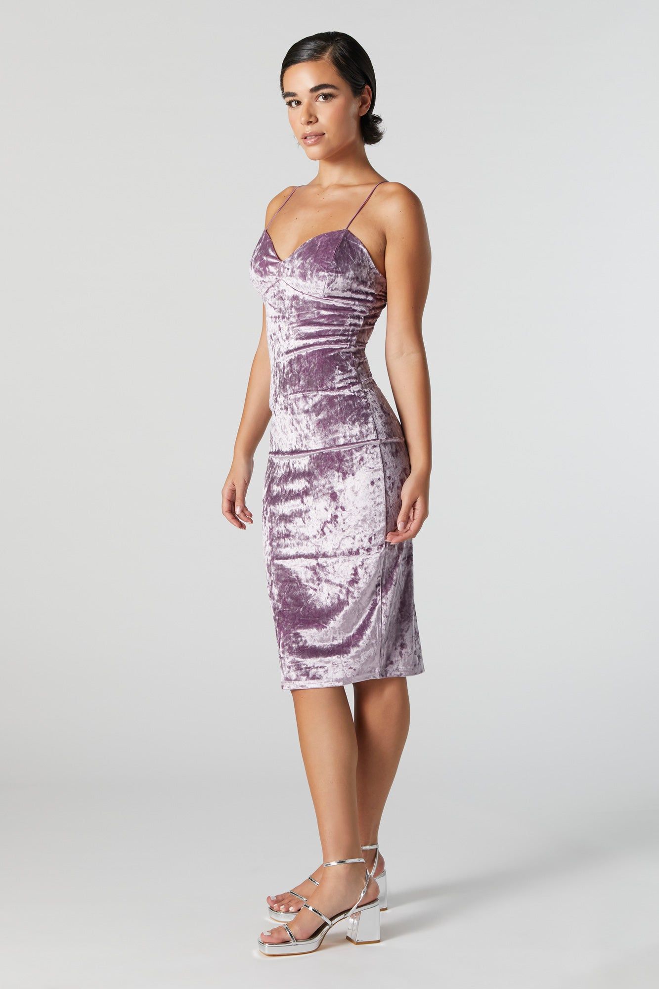 Robe midi moulante en velours avec décolleté en coeur sold by Urban Planet product image thumbnail 3
