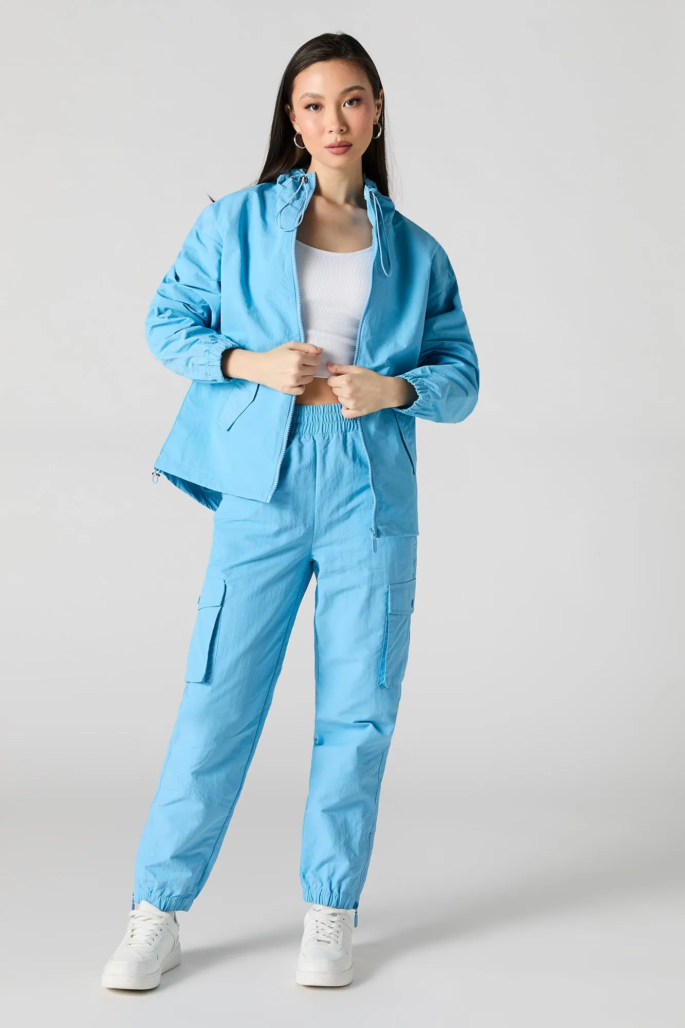 Jogger cargo en nylon avec poches à fermeture à glissière sold by Urban Planet