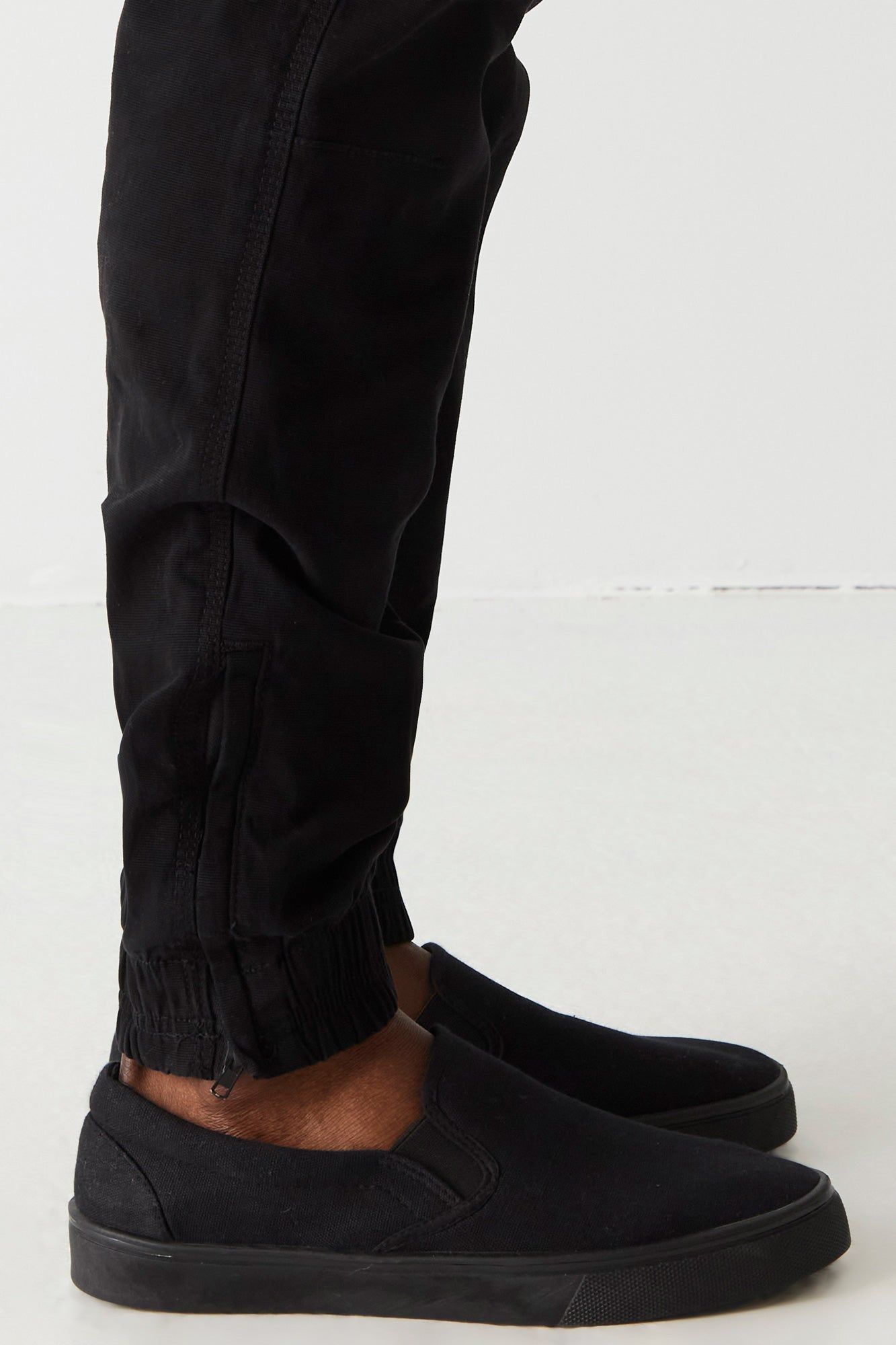 Chaussures à enfiler en toile pour hommes sold by Urban Planet