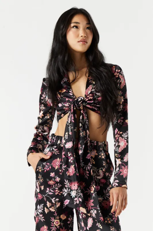 Haut fleuri en satin avec attache sold by Urban Planet