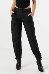 Pantalon cargo mi-taille sold by Urban Planet